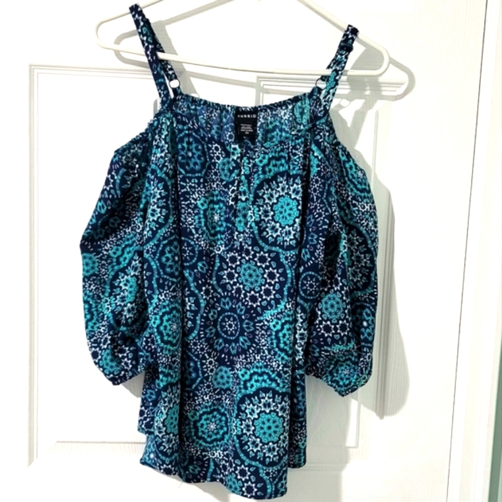 Plus Size 00 Torrid Women's Medallion Print Cold Shoulder Top